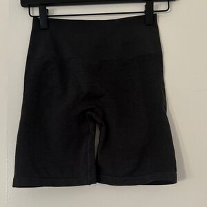 Alphalete Amplify Short 6.5" - Shadow